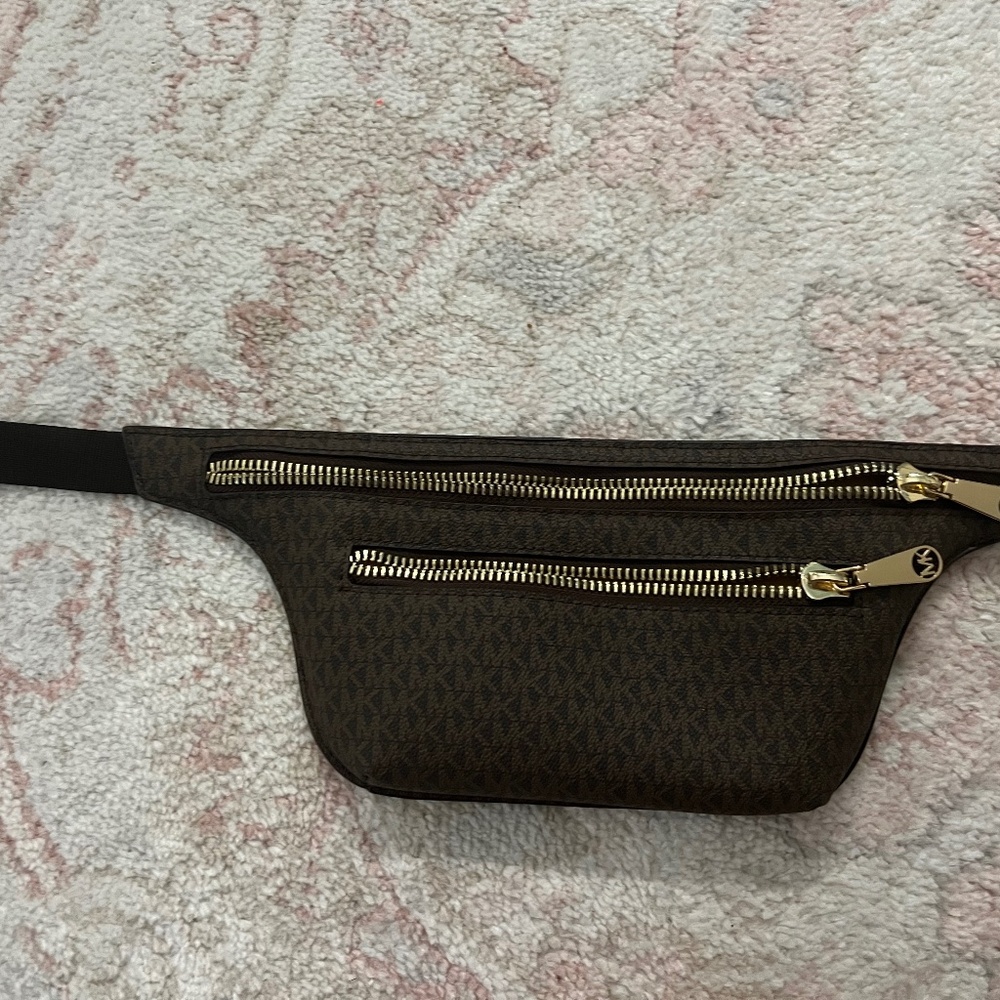 Micheal Kors Fanny pack / belt bag color chocolate
